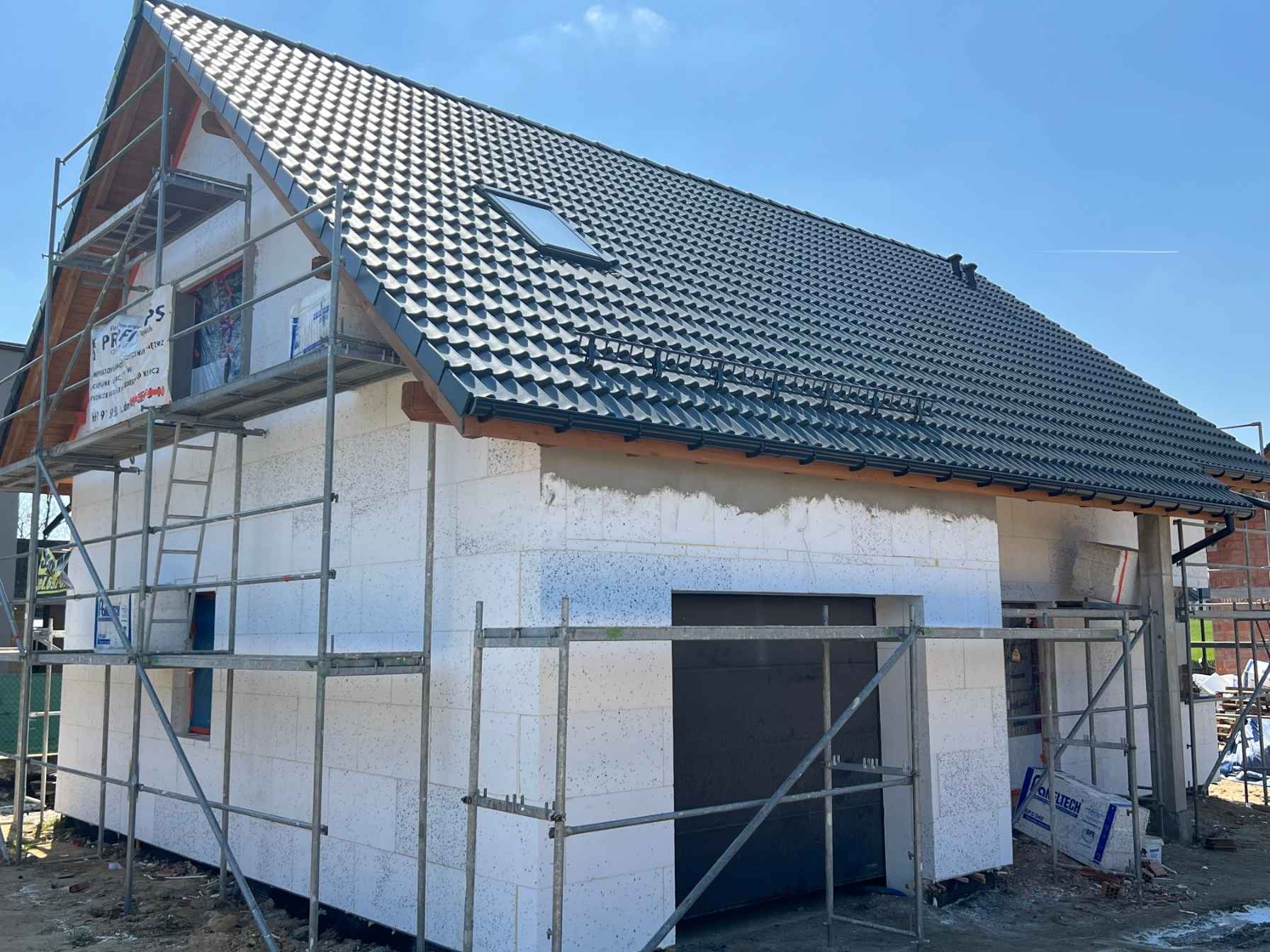 budynek ocieplany styropianem