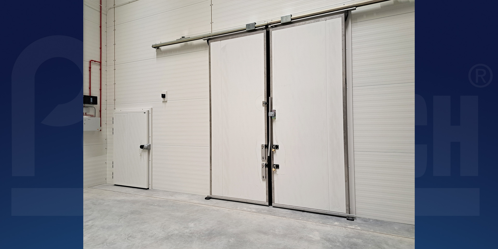 Białe chłodnicze drzwi przesuwne DPS dwuskrzydłowe Paneltech